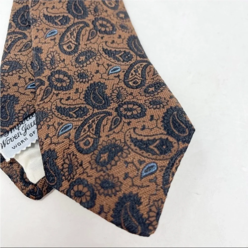 REMBRANDT CLASSICS L.J. CATALDO CO. Franklin & Foxboro Mass. Brown Paisley Tie